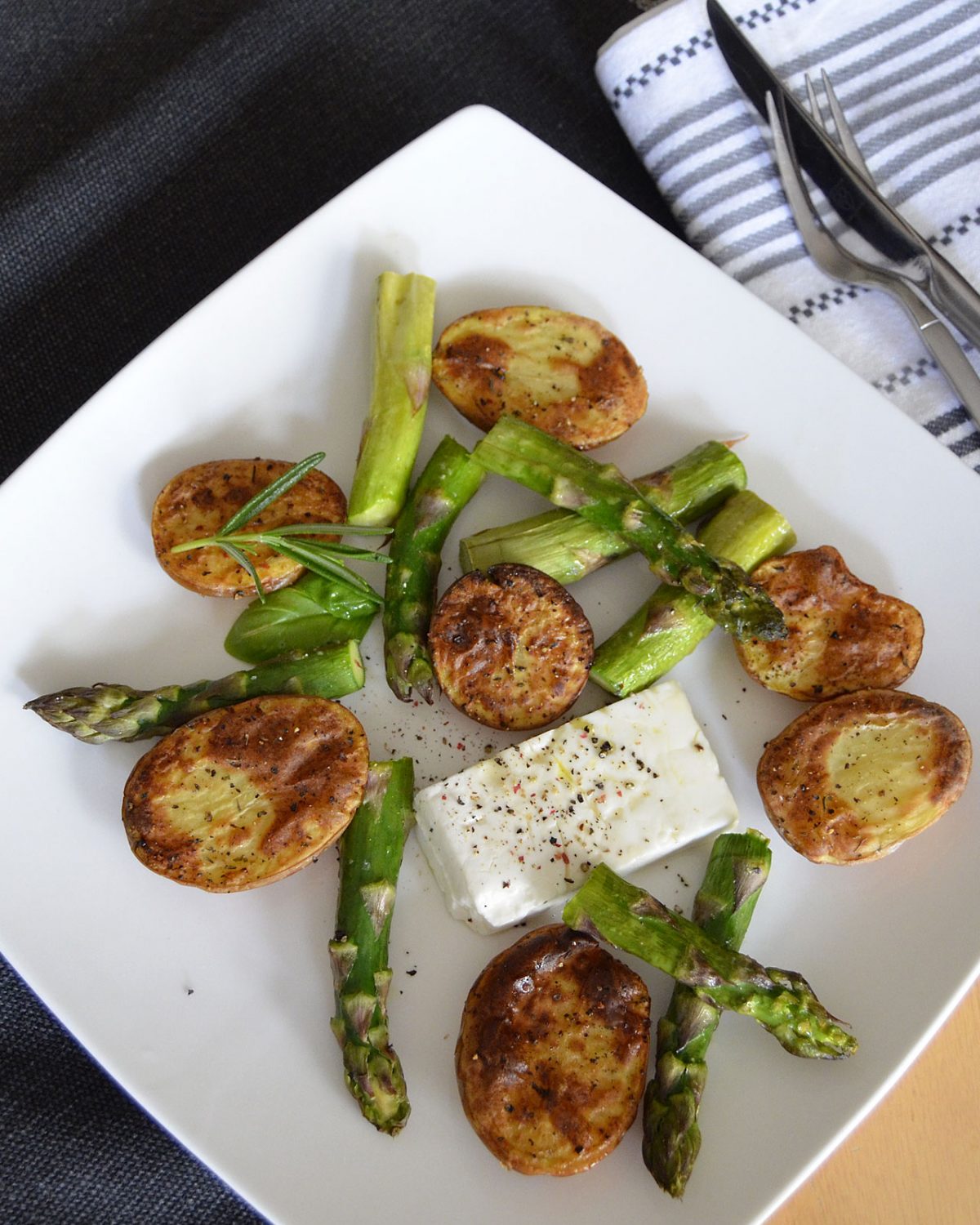 Ofenkartoffeln mit Spargel und Ziegenkäse