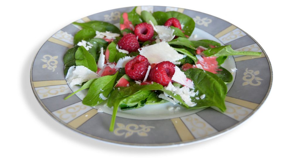 Rucola und Spinat mit Himbeerdressing