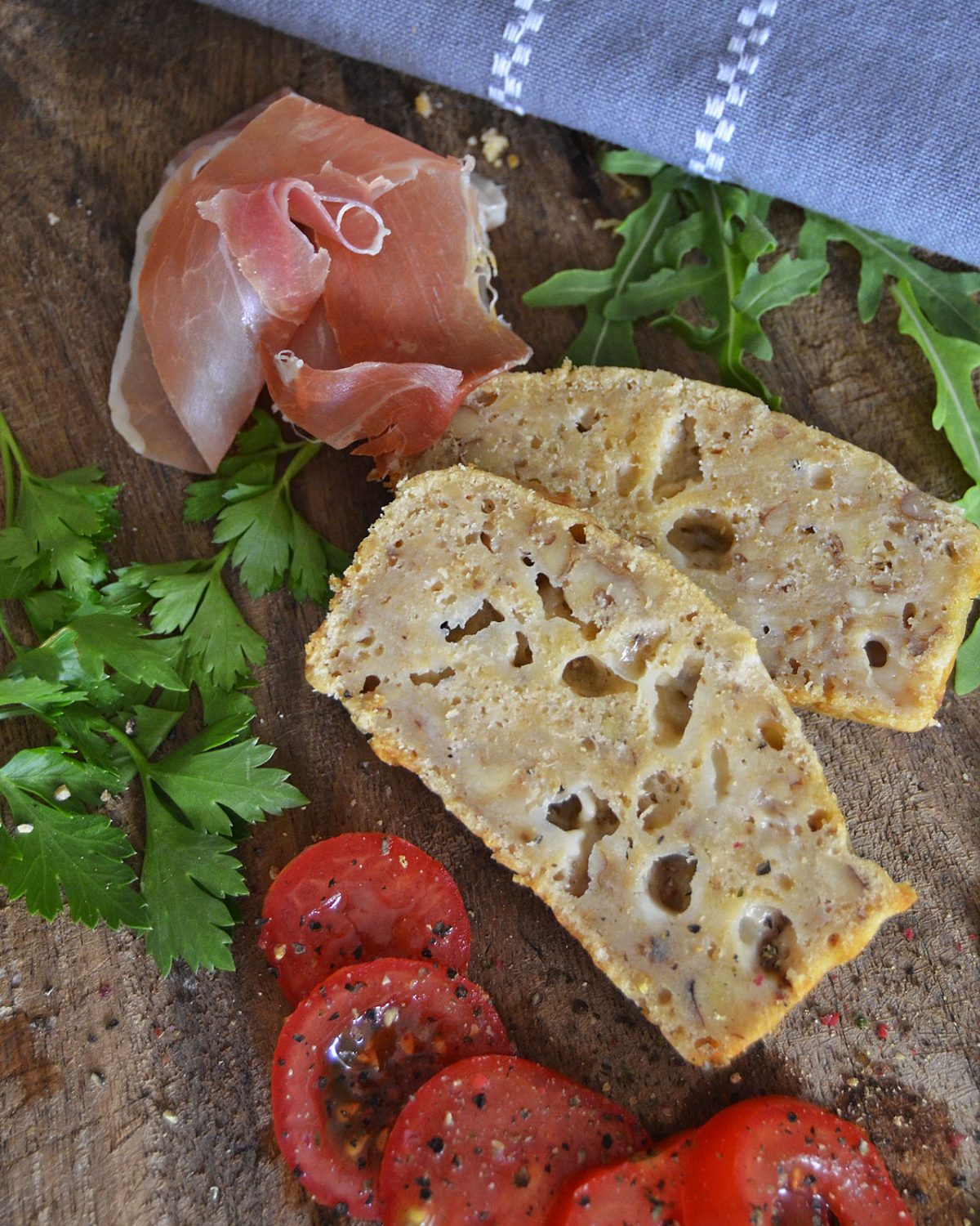 Italienisches Käse-Nussbrot