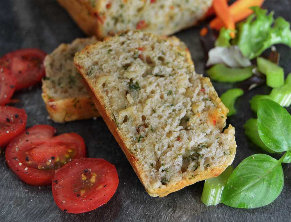 Kräuterbrot mit getrockneten Tomaten