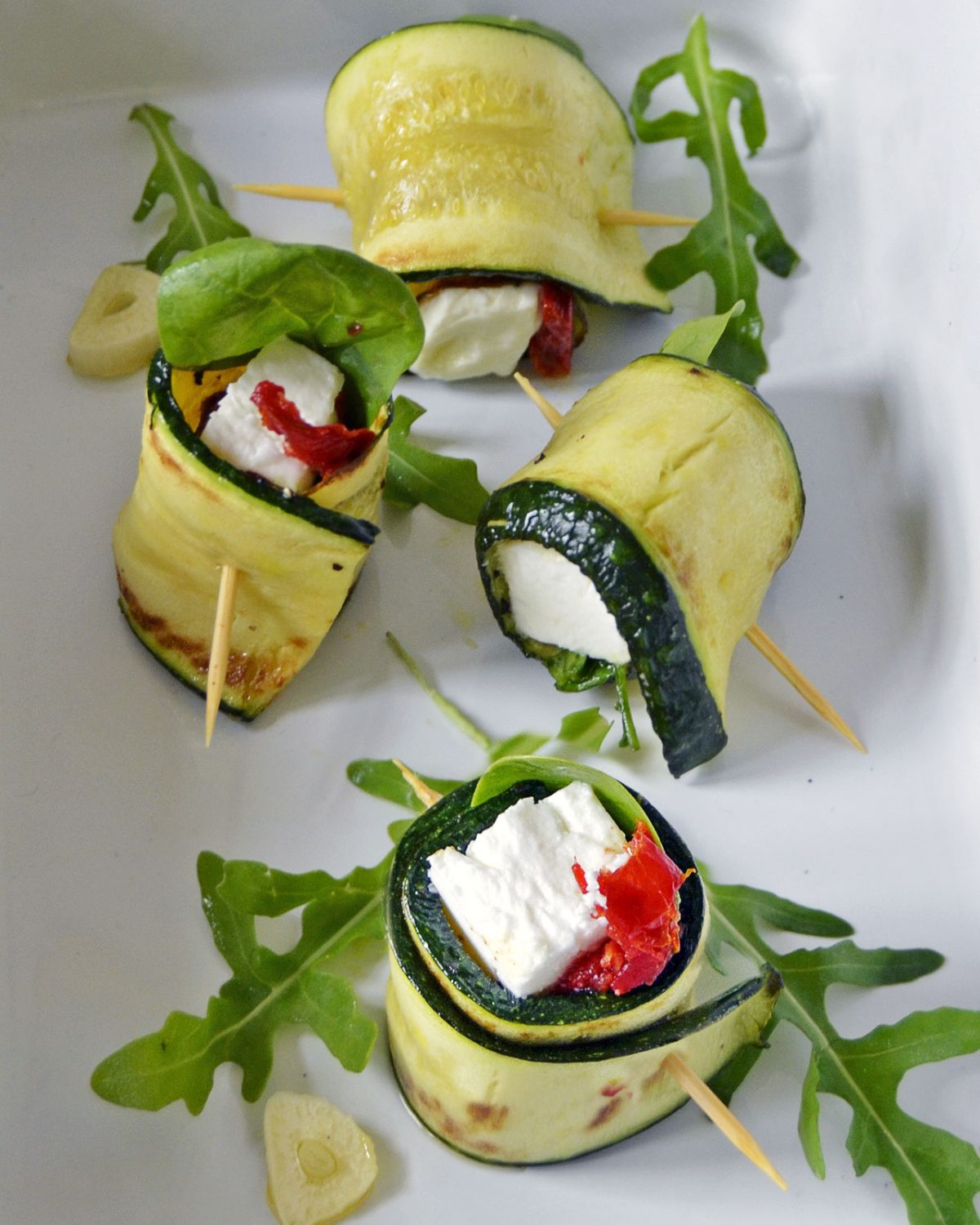 Zucchini-Röllchen mit Feta