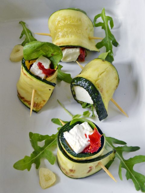 Zucchini-Röllchen mit Feta