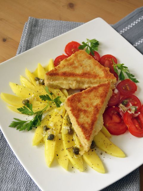 Gebackener Mozzarlee mit Mango und Tomaten