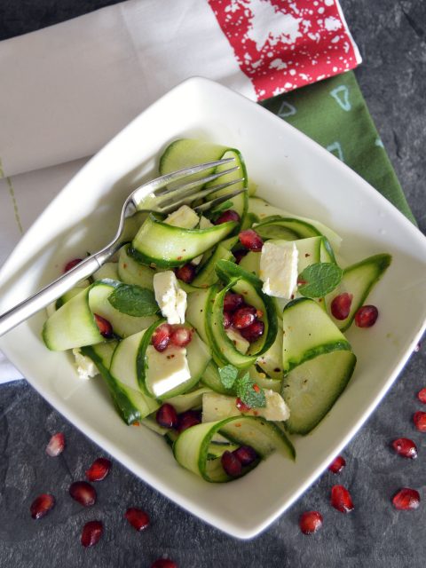 Gurkensalat mit Feta und Granatapfel