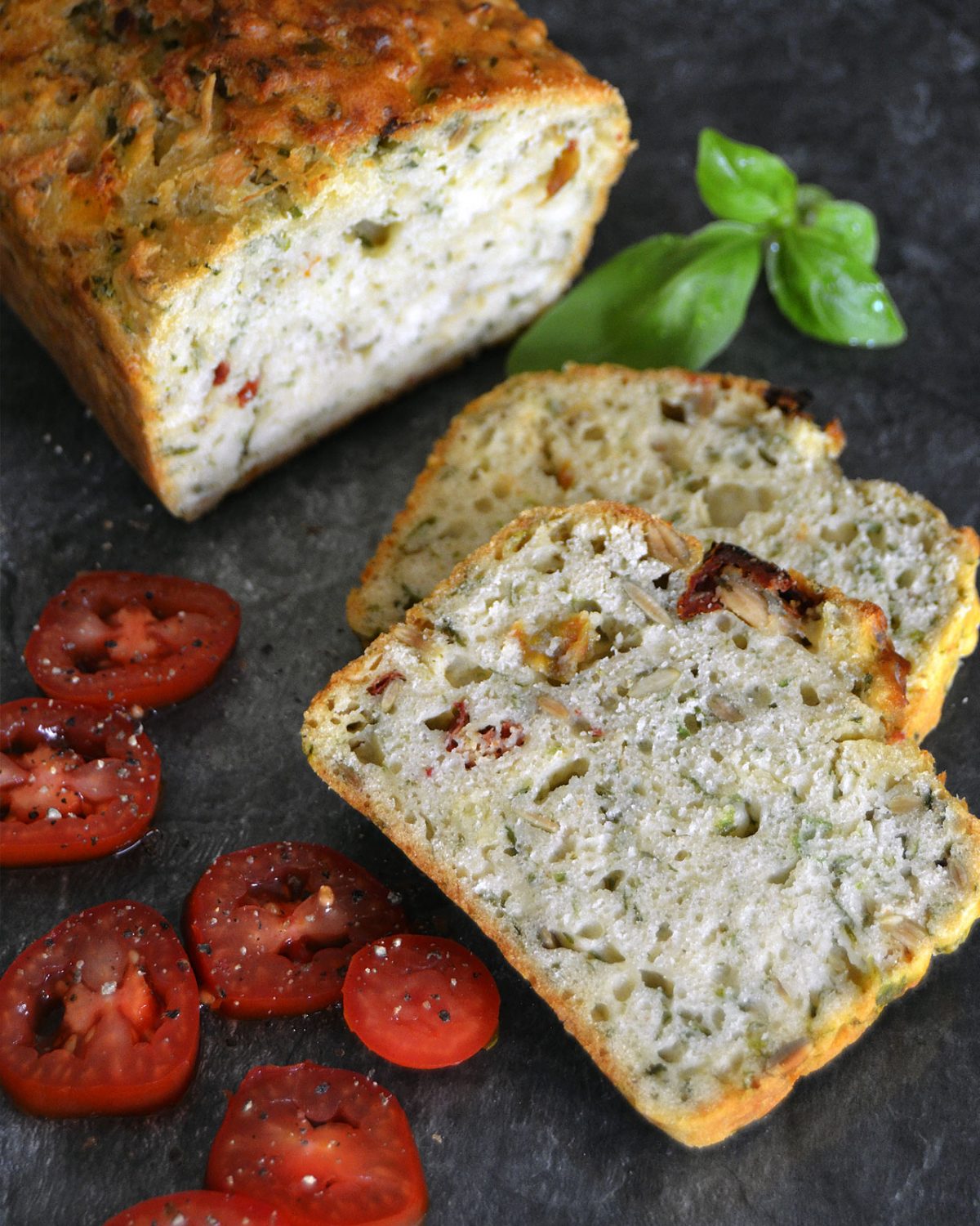 Kräuterbrot mit Pecorino und Kürbiskernen