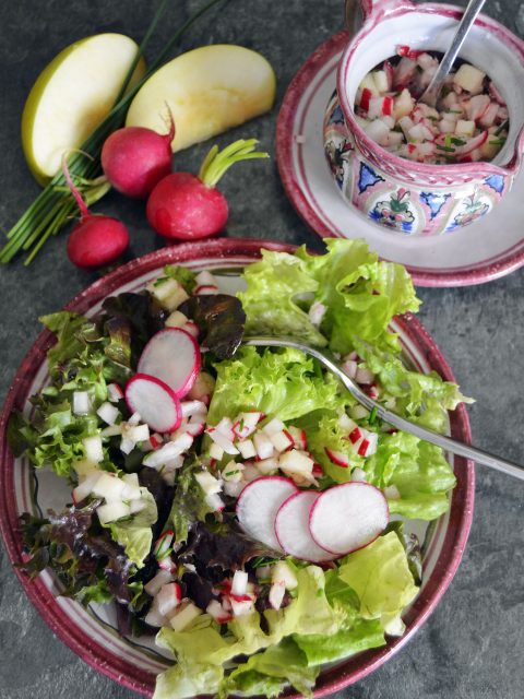 Blattsalat mit Radieschen-Vinaigrette