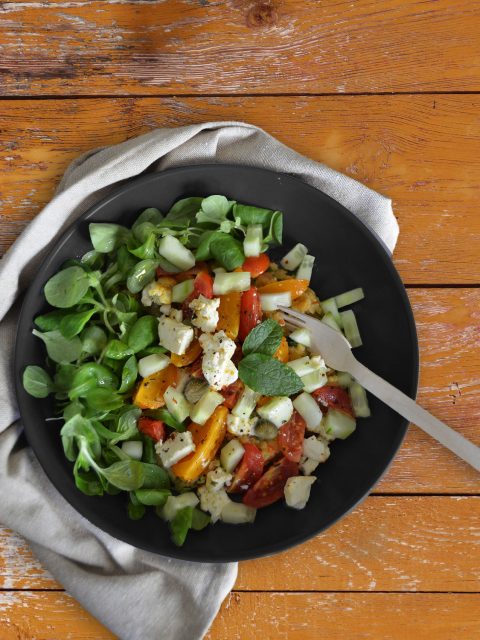 Warmer Salat auf Linsenbett