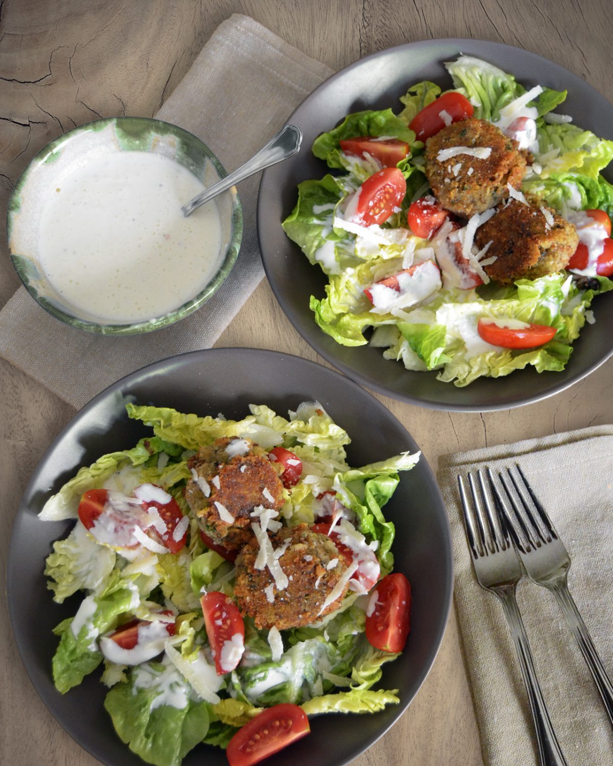 Caesar Salad mit Pilzbuletten