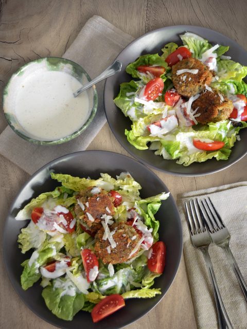 Caesar Salad mit Pilzbuletten