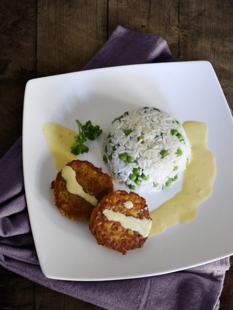 Linsenbratlinge mit leichter Hollandaise