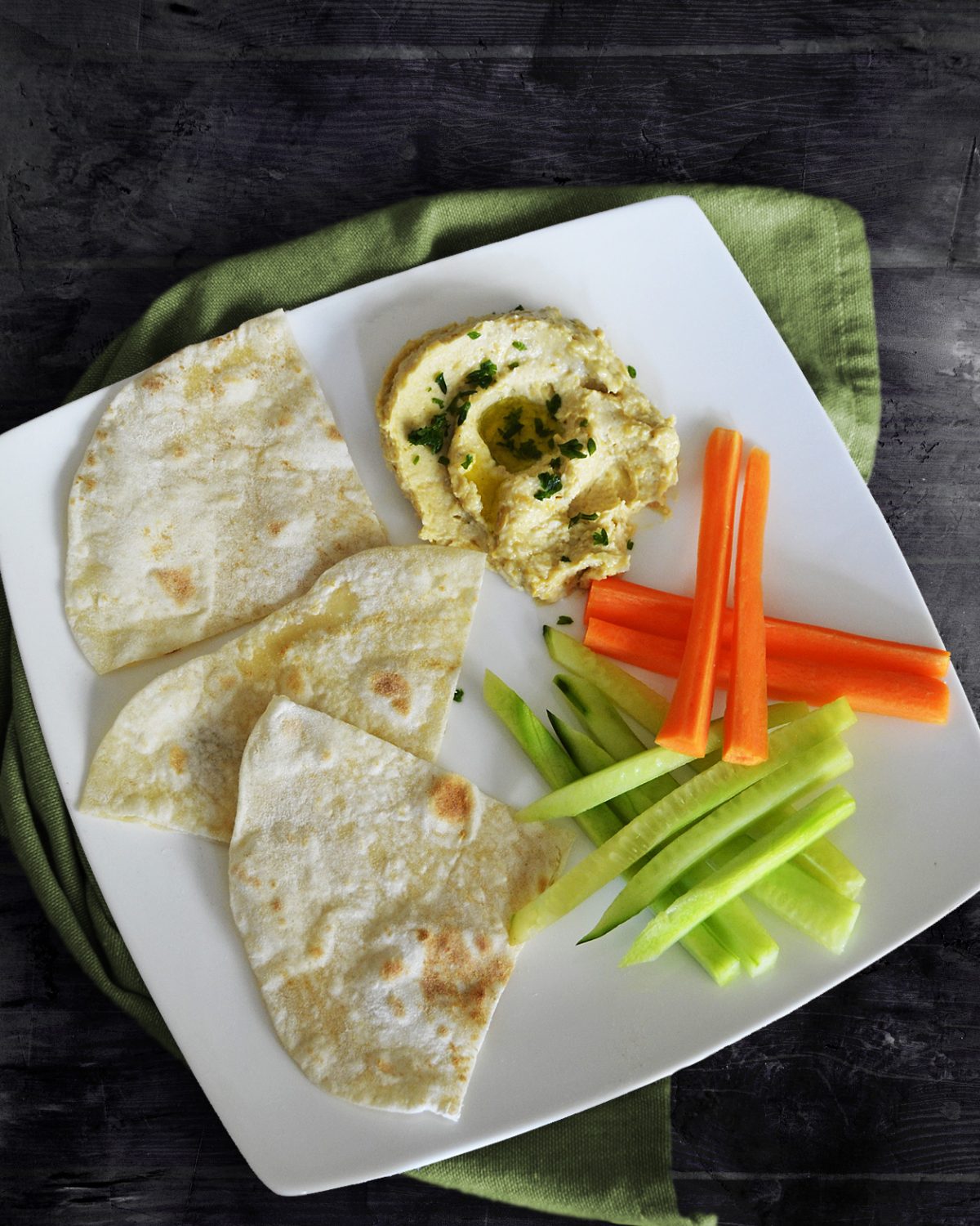 Wasabi-Hummus mit Pfannenbrot