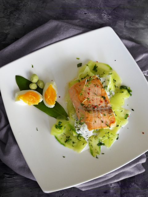 Lachs auf Bärluch-Gurken