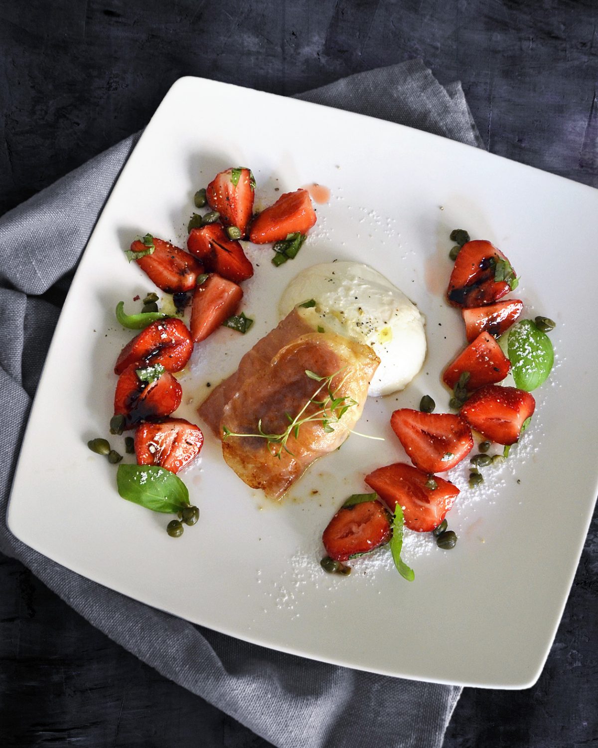 Mozzarella-Variationen mit Erdbeeren