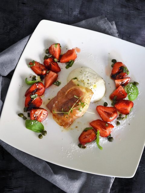 Mozzarella-Variationen mit Erdbeeren