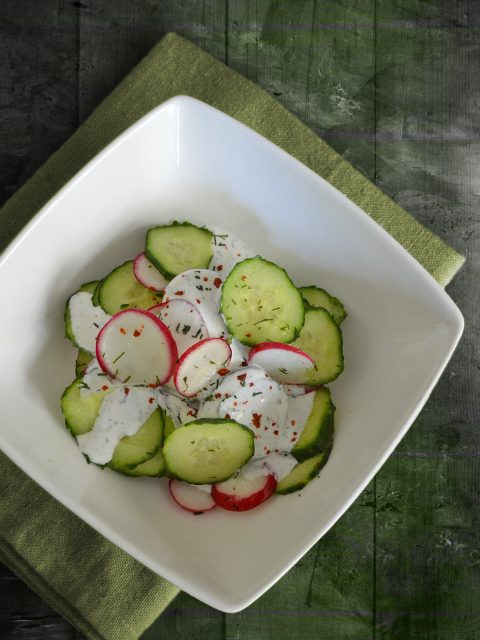 Radieschen-Gurken-Salat