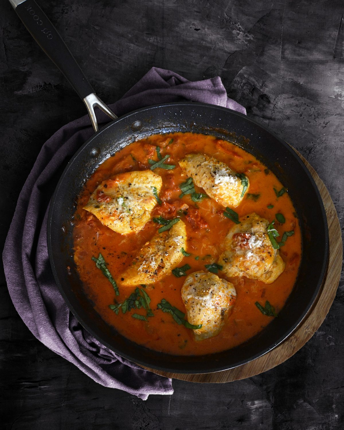 Hähnchenbrust in Tomaten-Rahmsoße