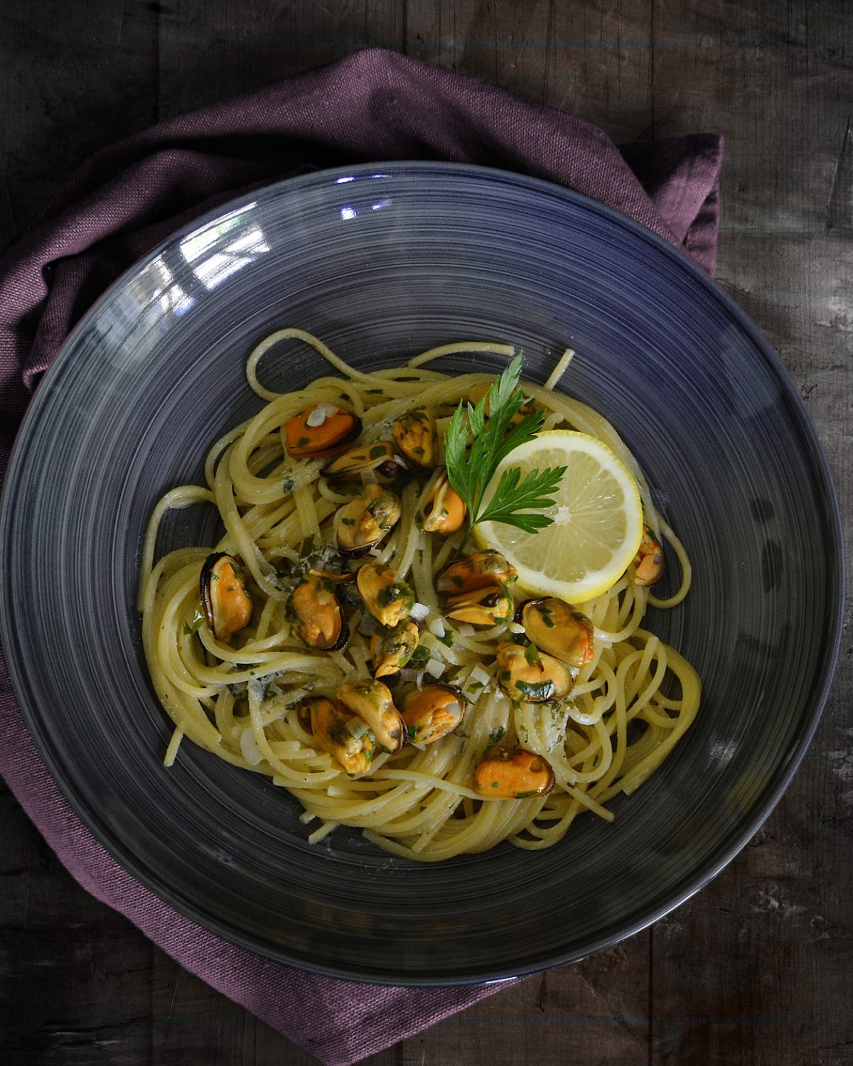 Spaghetti mit Muscheln und Weinsoße