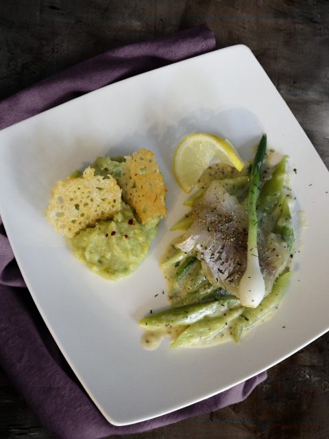 Kabeljau auf Schmorgurken mit Avocado-Kartoffelpüree