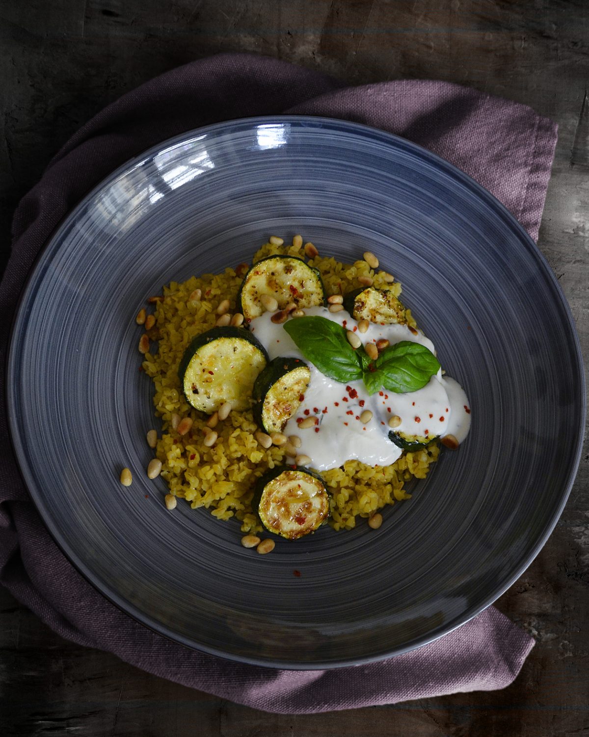 Currybulgur mit Zucchini und Minzjoghurt