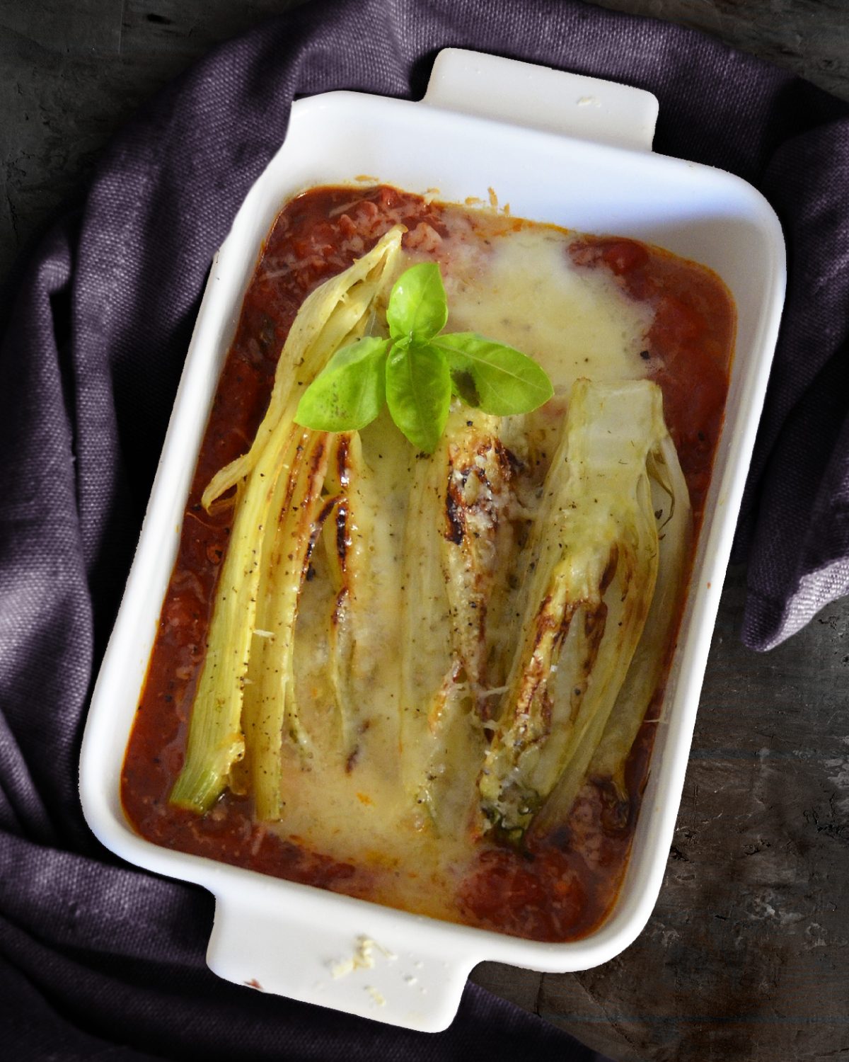 Gratinierter Fenchel auf Tomatensugo