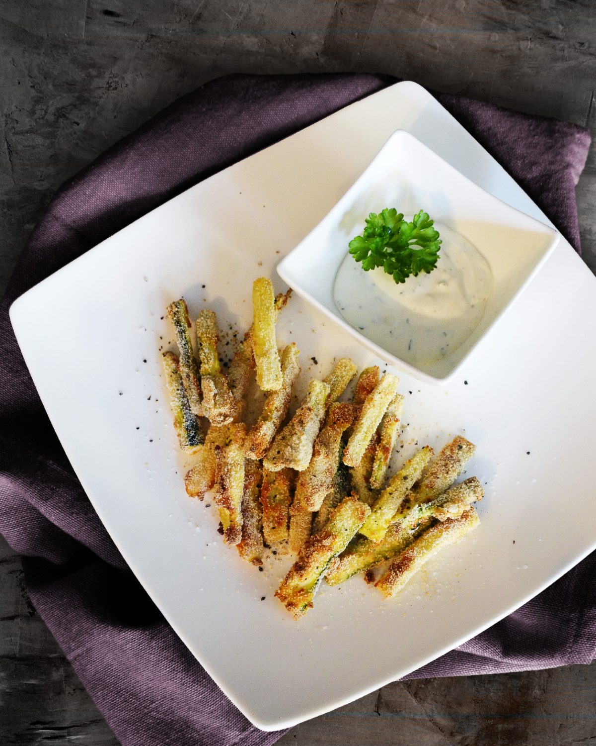 Zucchini-Pommes mit Kräuter-Knoblauch-Dip