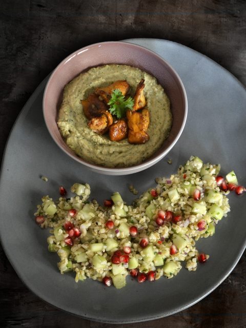 Pfifferlinge auf Rucola-Hummus mit Bulgursalat