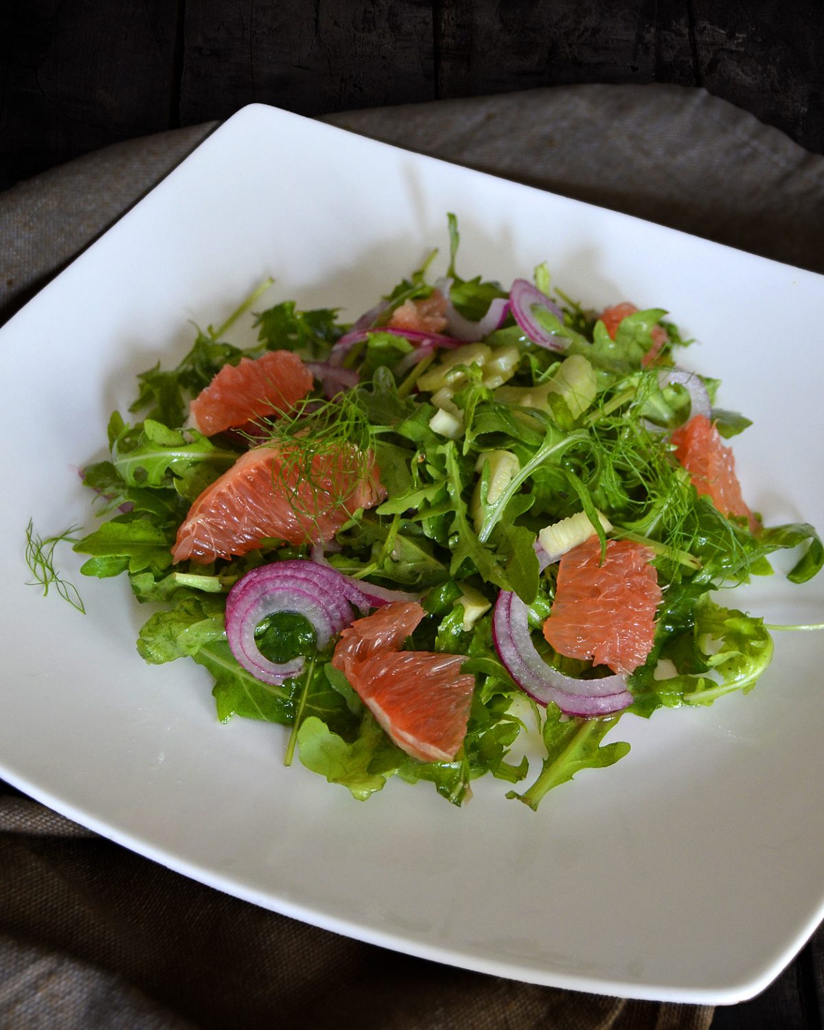 Rucola mit Stangensellerie, Fenchel und Grapefruit