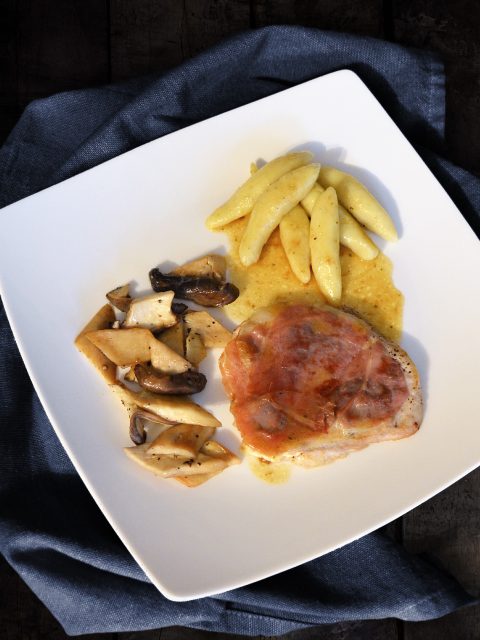 Saltimbocca mit Kräuterseitlingen und Schupfnudeln