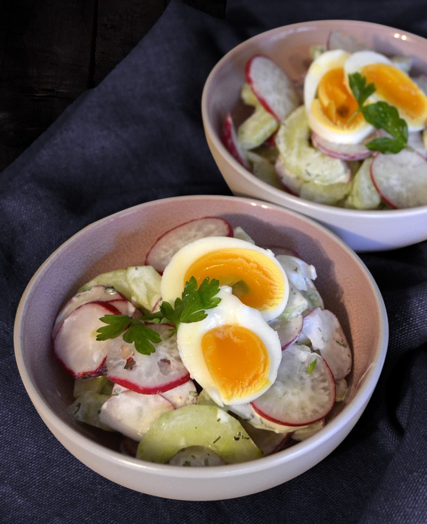 Radieschen-Gurken-Salat