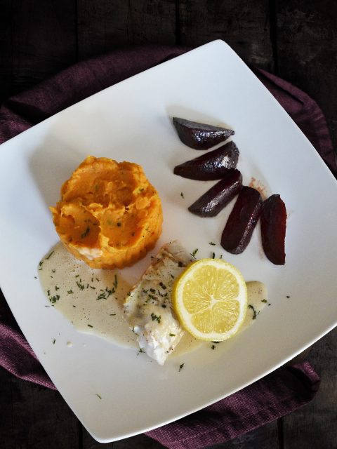 Kabeljau mit Süßkartoffelpüree, Rote Bete und Beurre Blanc