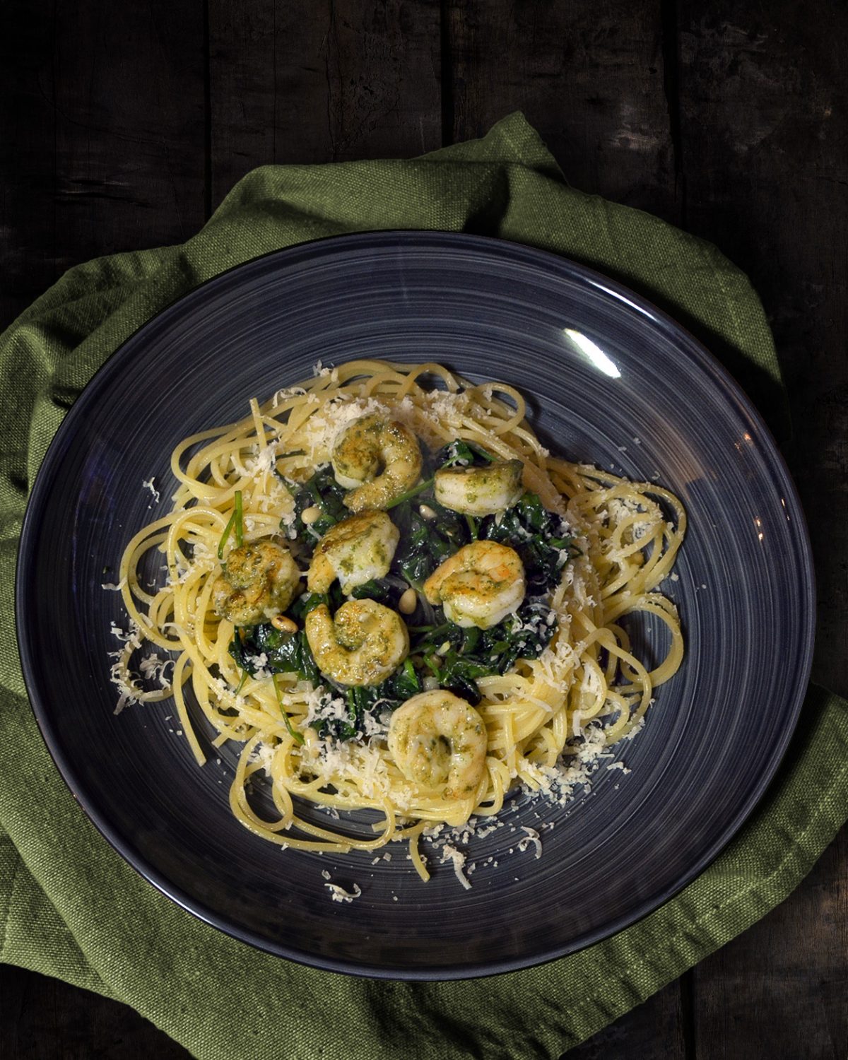 Spaghetti mit Blattspinat und Garnelen