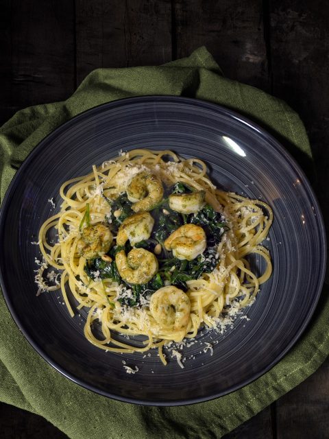 Spaghetti mit Blattspinat und Garnelen