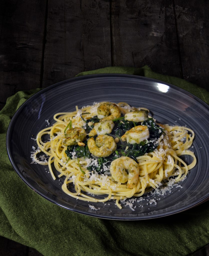 Spaghetti mit Blattspinat und Garnelen