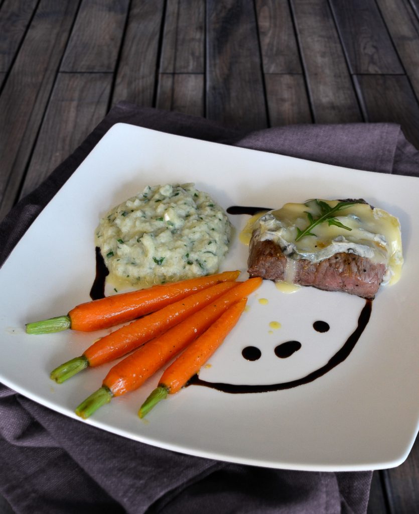 Ribeye Steak mit karamellisierten Möhren und Kohlrabipüree