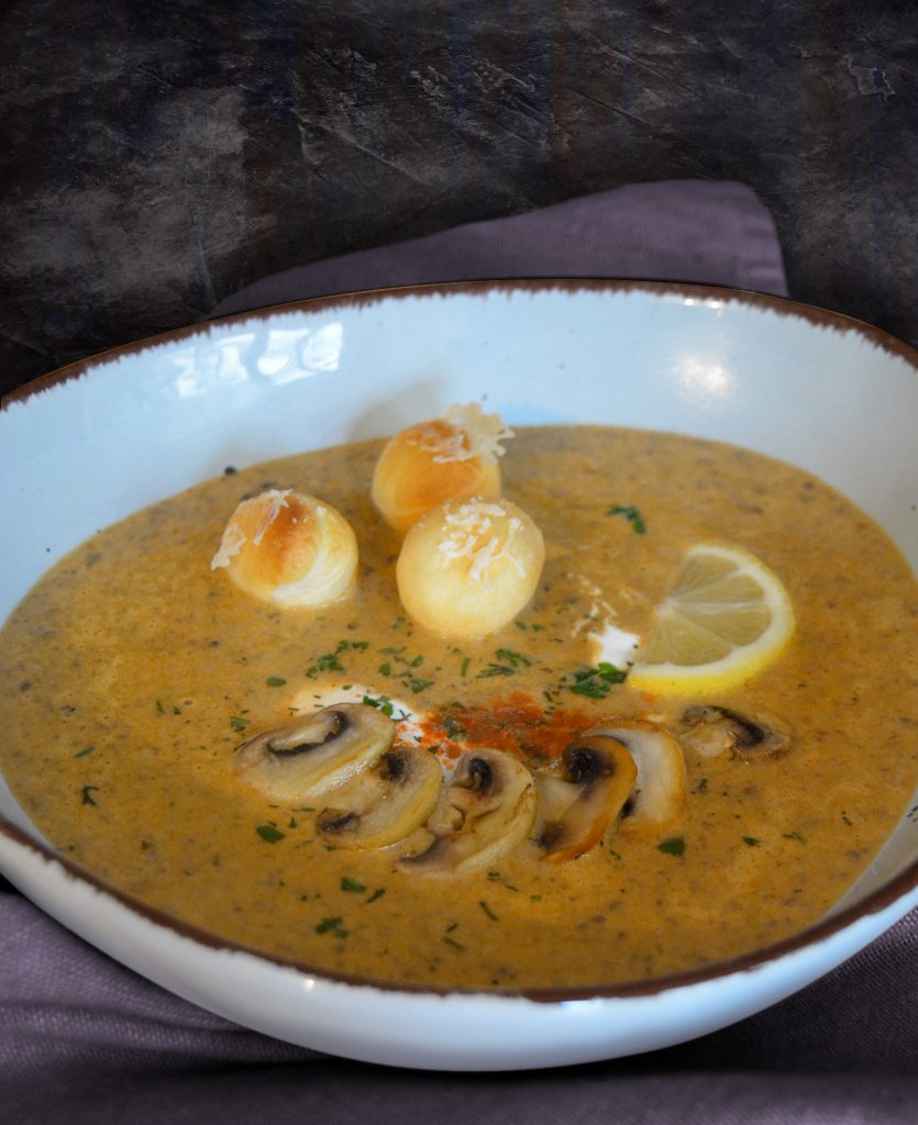 Ungarische Champignon-Cremesuppe