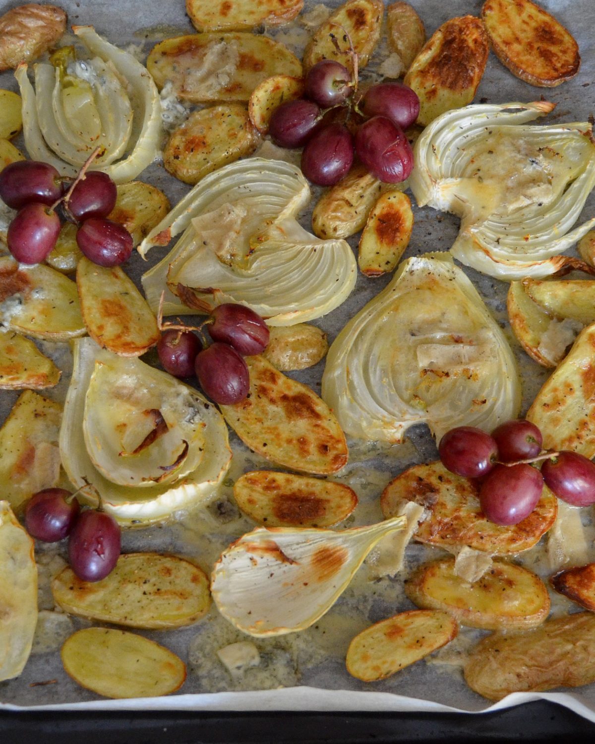 Ofenfenchel mit Kartoffeln, Blauschimmelkäse und Weintrauben