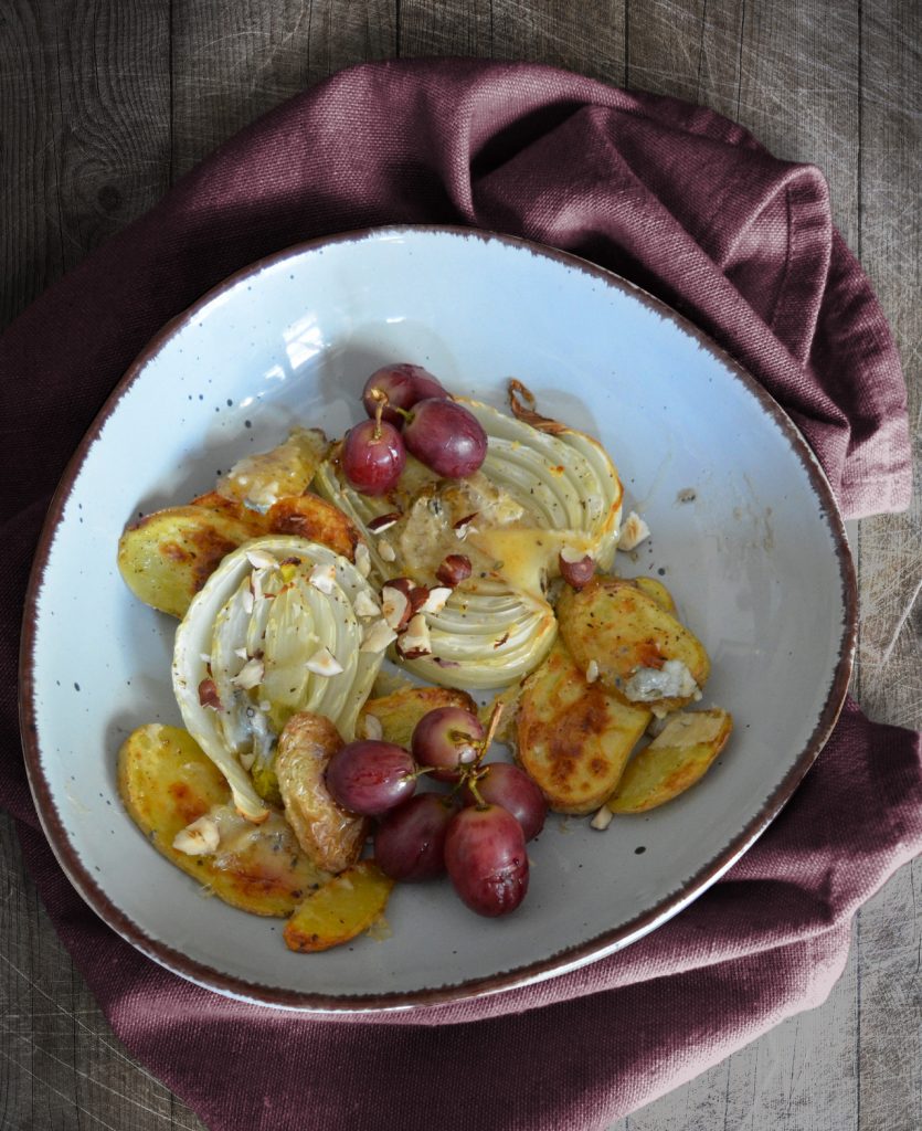 Ofenfenchel mit Kartoffeln, Blauschimmelkäse und Weintrauben