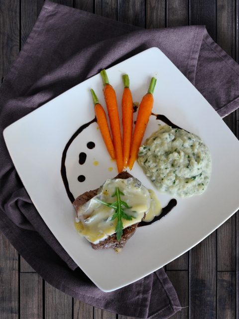 Ribeye Steak mit karamellisierten Möhren und Kohlrabipüree