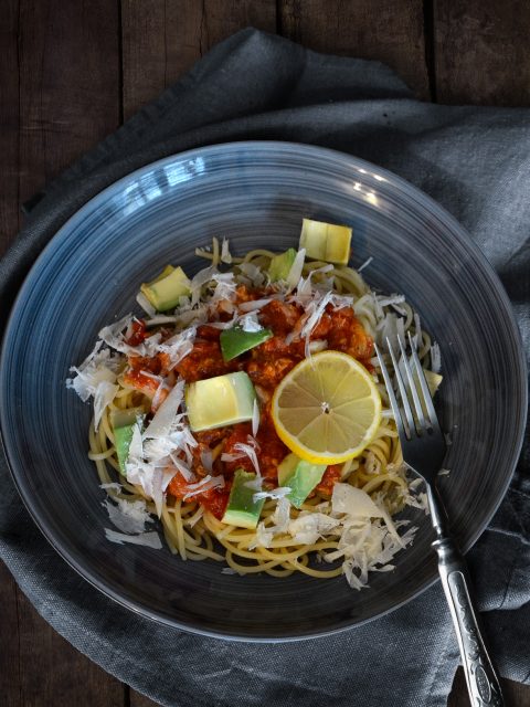 Spaghetti mit Thunfisch-Tomatensoße