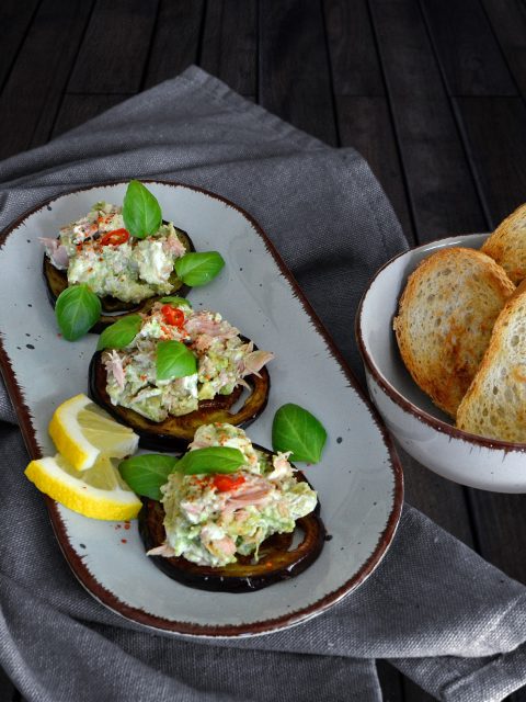 Aubergine mit Thunfisch-Avocado-Rillette