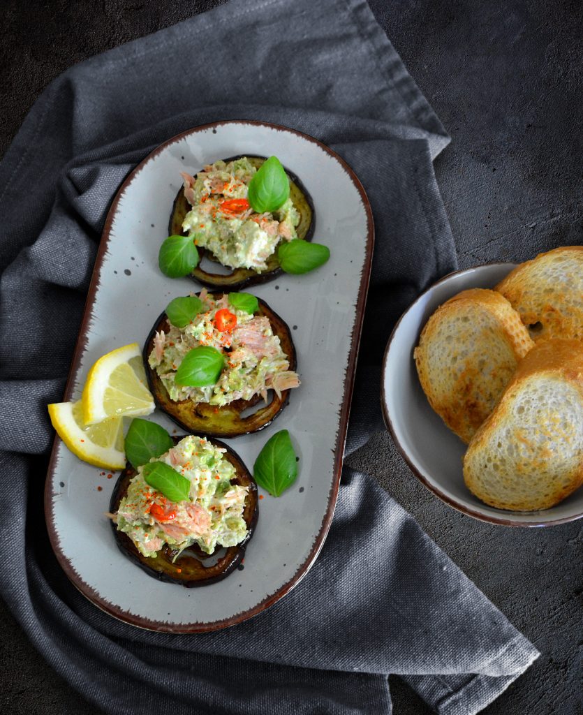 Aubergine mit Thunfisch-Avocado-Rillette