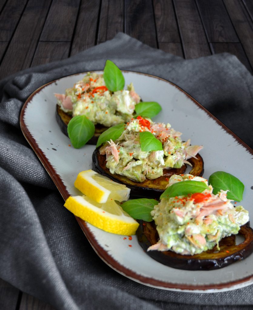 Aubergine mit Thunfisch-Avocado-Rillette