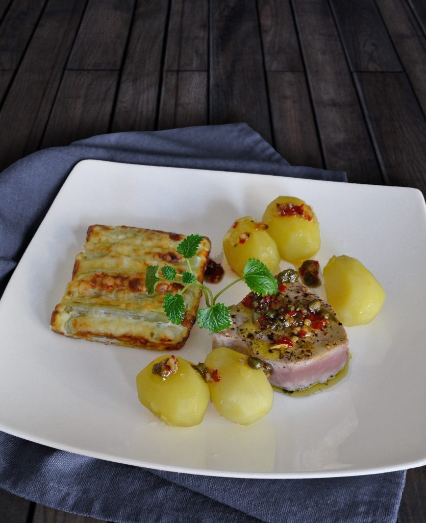 Thunfisch-Steak mit überbackenem Sellerie