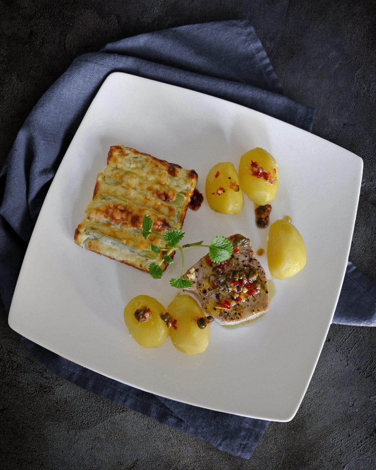 Thunfisch-Steak mit überbackenem Sellerie