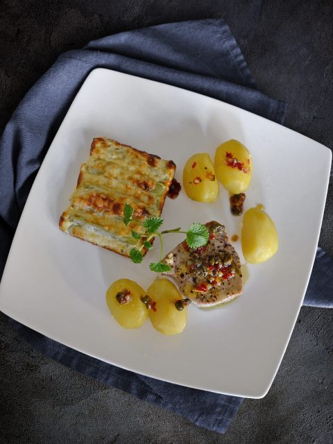 Thunfisch-Steak mit überbackenem Sellerie