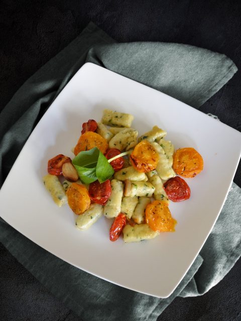 Bärlauch-Ricotta_Gnocchi mit geschmolzenen Tomaten