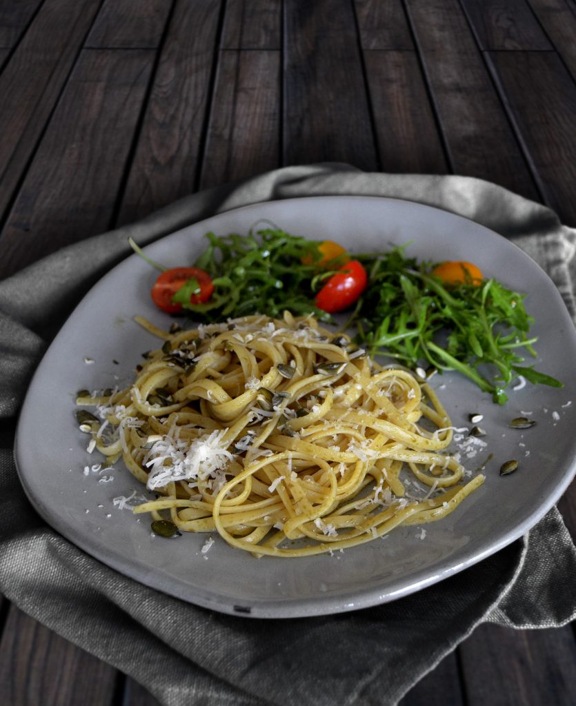 Linguine mit grösteten Kürbiskernen und Kürbiskernöl