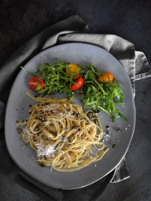 Linguine mit grösteten Kürbiskernen und Kürbiskernöl