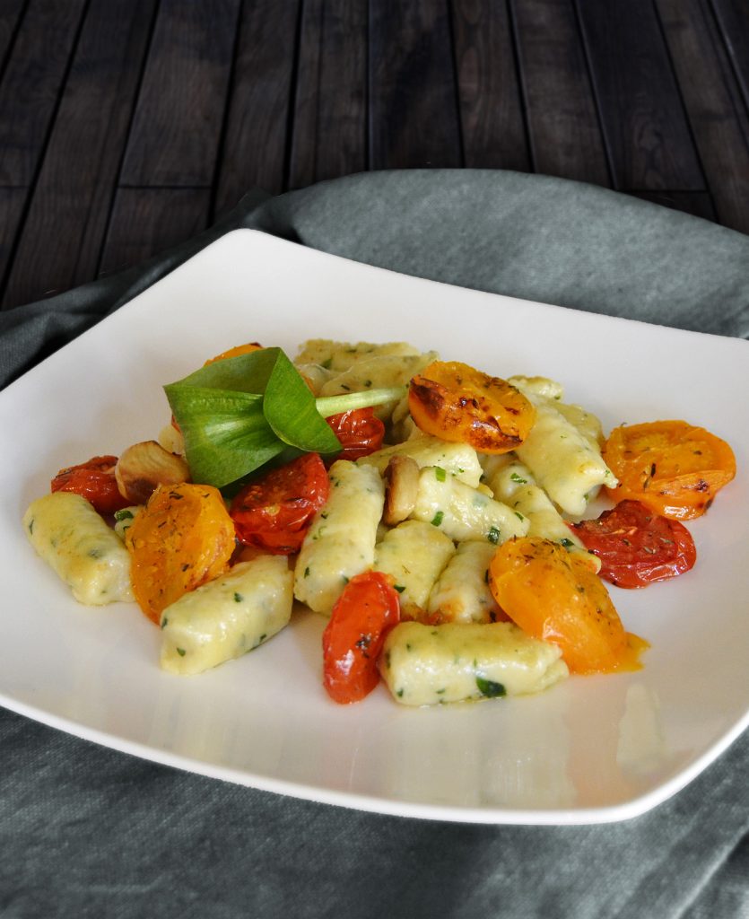 Bärlauch-Ricotta_Gnocchi mit geschmolzenen Tomaten