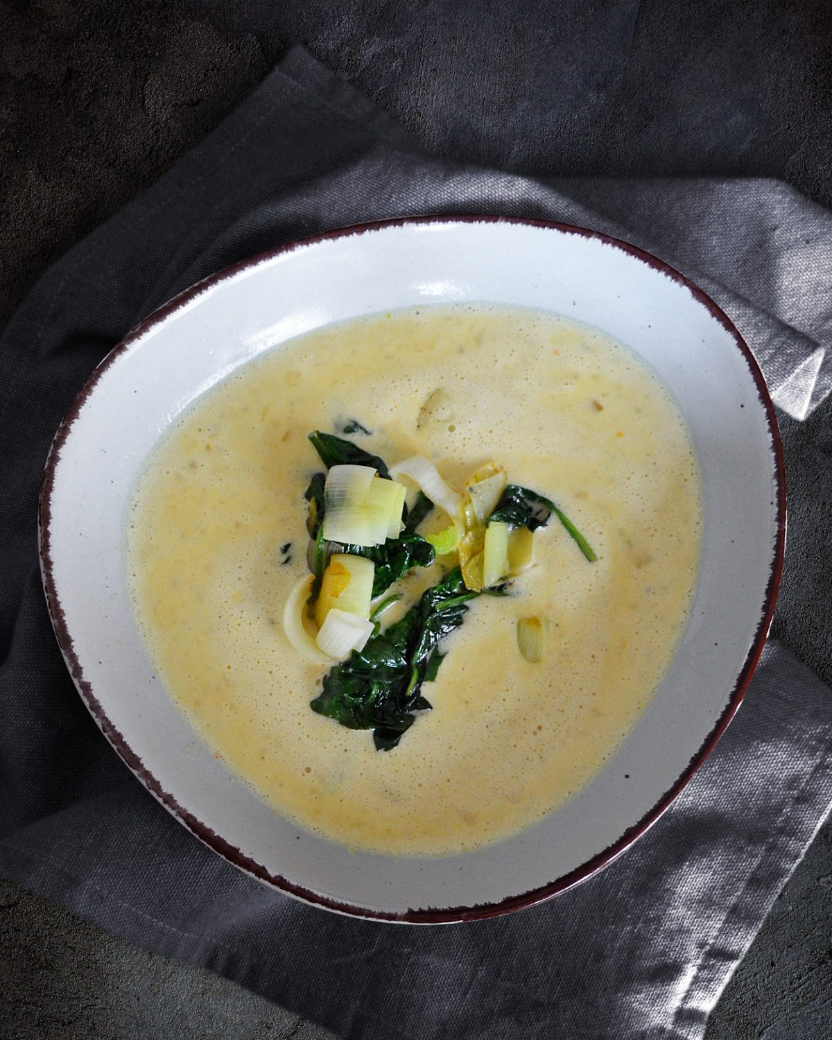 Linsensuppe mit Lauch und Spinat